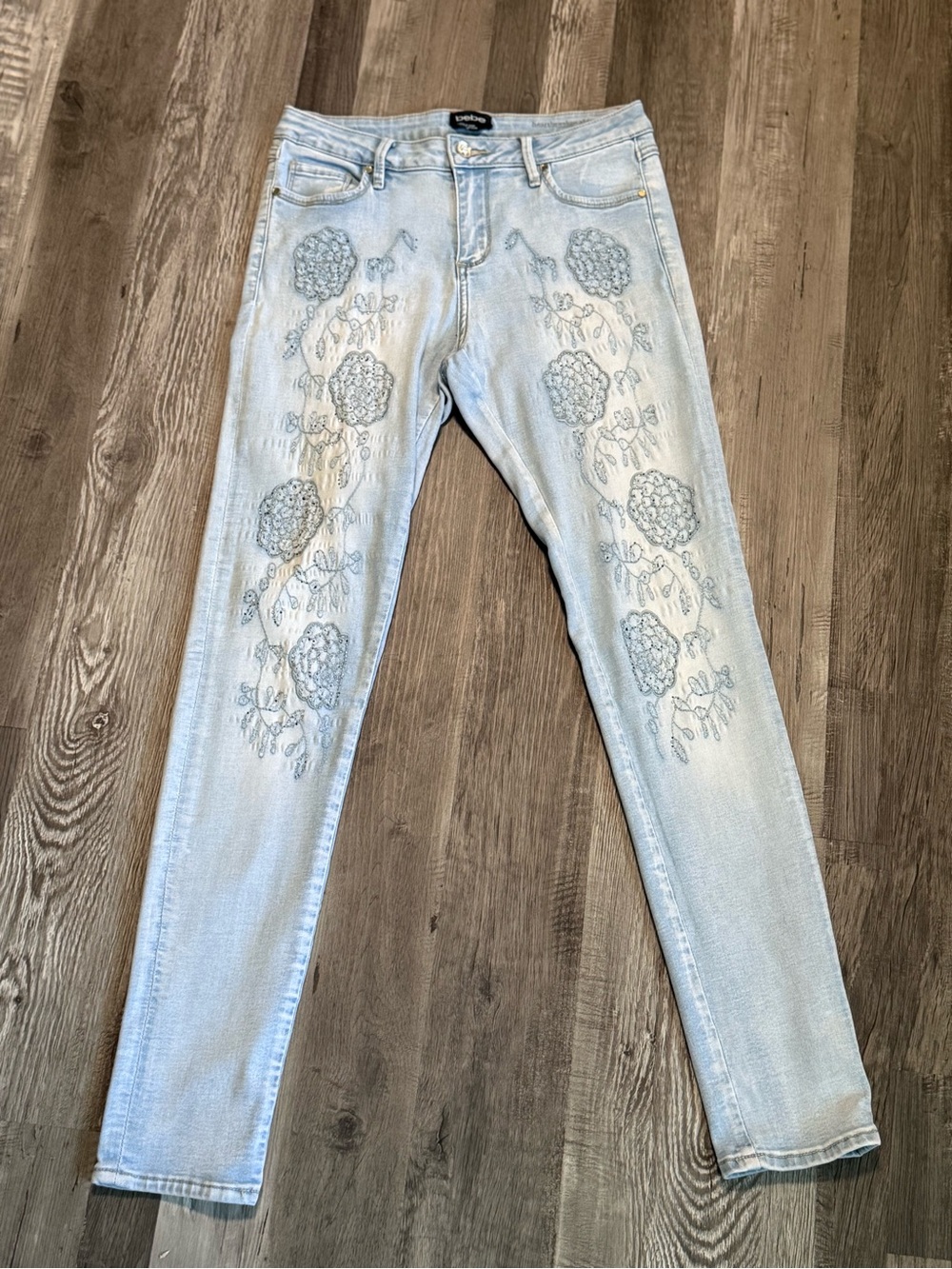bebe Light Blue Embroidered Skinny Jeans size 28